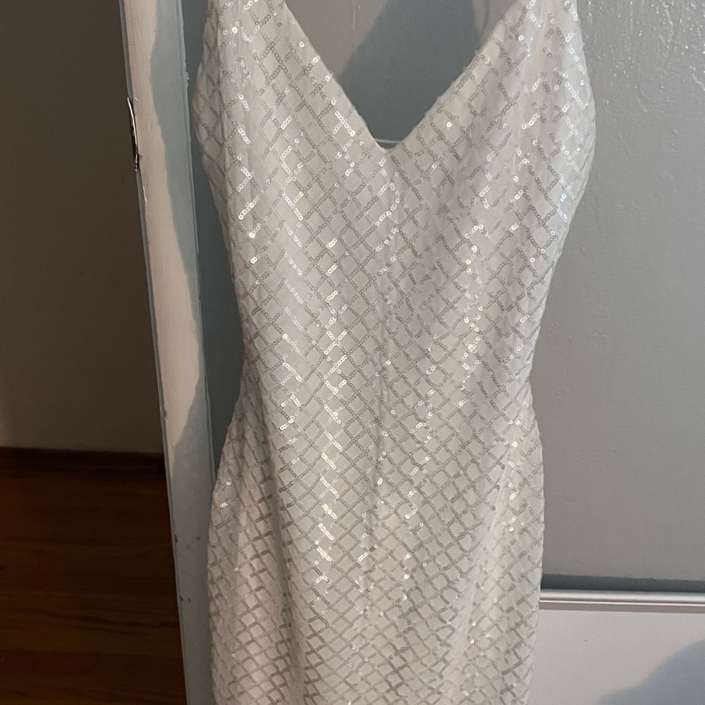 B. Smart White Sequin Backless Dress